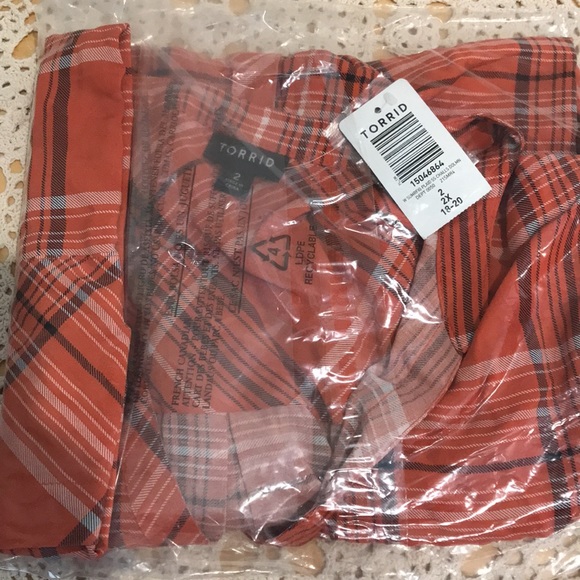 Torrid Challis Button-Front Dolman Sleeve Top - Picture 9 of 15